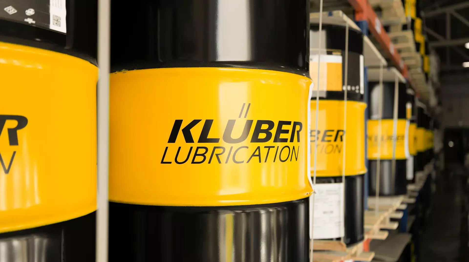 Склад бочек со смазочными материалами Klüber Lubrication